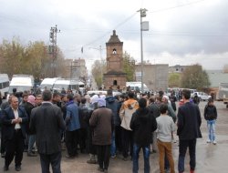 Yolu yapılmayan Çınarlılar ''YOLU TRAFİĞE'' kapattı