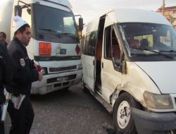 Öğrenci servisi ile LPG tankeri çarpıştı.: 2 Yaralı