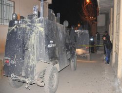 Silopi'de gösterilere müdahale eden polis aracı devrildi: 2 yaralı