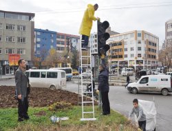 Parçalanan trafik ışıkları yenilendi