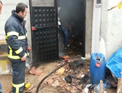 Çıkan yangında odunluk kül oldu