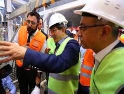 Başbakan Davutoğlu'ndan akıllı baret sinyali