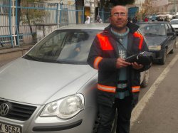 Üniversite mezunu oto parkta çalışıyor