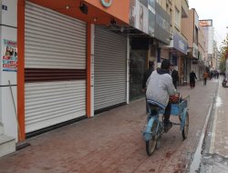 Elektrik kesintisi esnafa kepenk açtırmadı