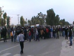 Mersin'de elektrik kesintileri yol kapattırdı