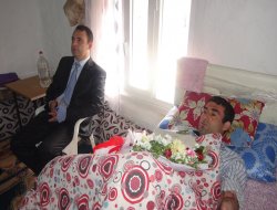 Kollarını kaybeden babaya protez yardımı yapılacak