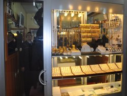 Evlenme vaadiyle altınları alıp kaçtı