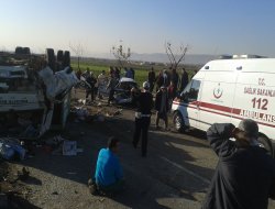 Şanlıurfa’da çöp aracı otomobil ile çarpıştı: 1 ölü, 8 yaralı