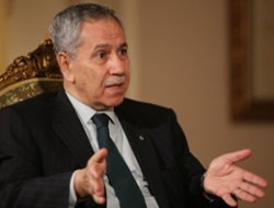 Arınç: Gülen hakkında dava yok