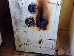 Mardin'de bir hırsız girdiği marketi yağmaladı