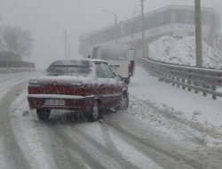 Yollar buz pistine döndü