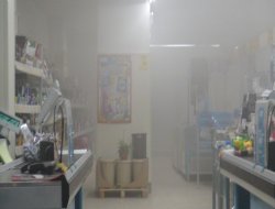 PKK’lılar Silvan'da bir AVM’yi ateşe verdi