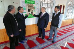 Mersin camilerinde askıda çorap uygulaması