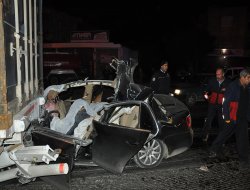 Otomobil TIR’a arkadan çarptı:5 ölü