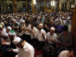 Konyalı gençler sabah namazında buluşuyor