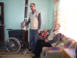 Gaziantep Umut Der’den tekerlekli sandalye yardımı