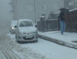 Bitlis güne kar yağışıyla uyandı
