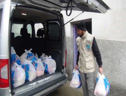 Çermik Köprü-Der’den muhtaç ailelere gıda yardımı