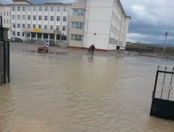 Ergani’de imam hatip lisesini su bastı