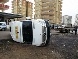 Öğrenci servisi kaza yaptı 5 yaralı