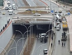 Batman'da köprülü kavşakta şüpheli paket