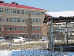 Öğrenciler okul önüne üstgeçit istiyor