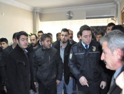 Elektrik kesintilerine kızan mahalleli DEDAŞ’a yürüdü