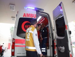 Sınıf kapısı öğrencilerin üzerine düştü