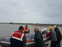 Fırtınada mahsur kalan 6 balıkçı kurtarıldı