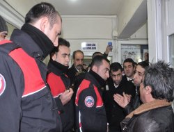 Mağdur esnaf, DEDAŞ'a yürüdü