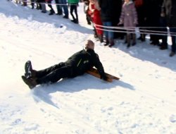 Vali kızaktan düştü