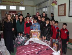 Suriyeli öğrencilere battaniye yardımı yapıldı