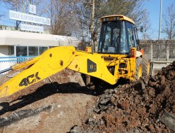 Diski açtığı hendekleri kapatıyor