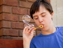 Otizm erkek çocuklarda daha sık görülüyor