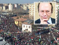 Yüzbinler Efendimiz'e saygıya durdu!