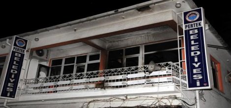 Tunceli Pertek'de belediye ve AK Parti'ye molotoflu saldırı