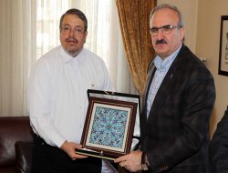 Kuveyt Evkaf Bakan Yardımcısı Bursa Valisini ziyaret etti