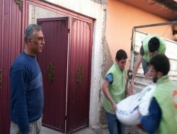 Ceylanpınar Ensar Der’den muhtaçlara un yardımı