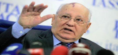 Gorbaçov şimdi de 'sıcak savaş' uyarısı yaptı!