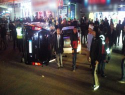 Diyarbakır'da şehir içinde aşırı hız yapan otomobil kaza yaptı