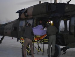 Kazazede motosikletli helikopterle hastaneye yetiştirildi