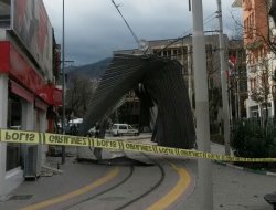 Bursa'da lodos tramvay seferlerini durdurdu