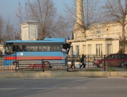 Adana E5 karayolu üzerindeki yaya geçidi olmayan yol tehlike saçıyor video
