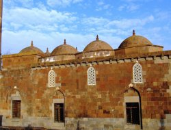 Anadolu’nun ilk kubbeli camisi Tuğrul Bey cami hizmet bekliyor