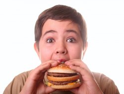 Aşırı kilolu çocuk sağlıklı değil