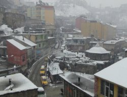 Bitlis’te yoğun kar yağışı etkili oluyor