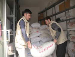 Viranşehir Cami-Der fakir ailelere un dağıttı