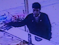 Sadaka kutusunu çalan hırsızlar kameraya yakalandı