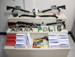 Adana’da ev baskınları