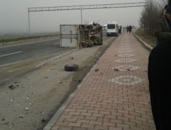 Otomobil ile kamyonet çarpıştı: 2 yaralı